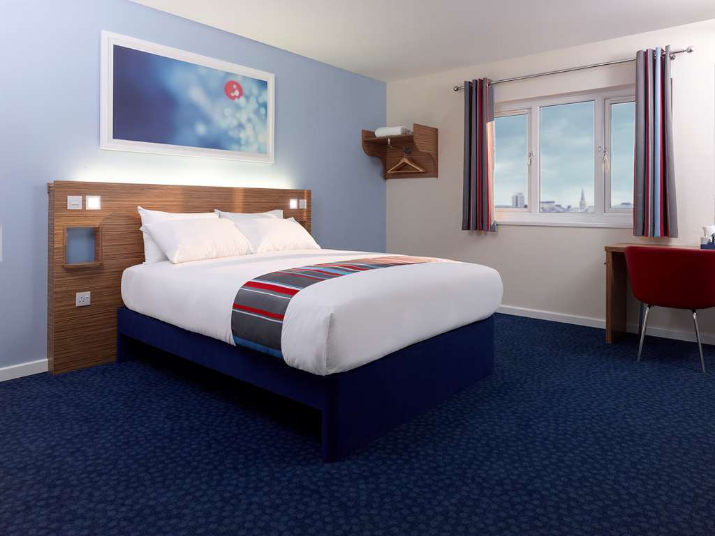 Travelodge Billingshurst Five Oaks Slinfold Room photo