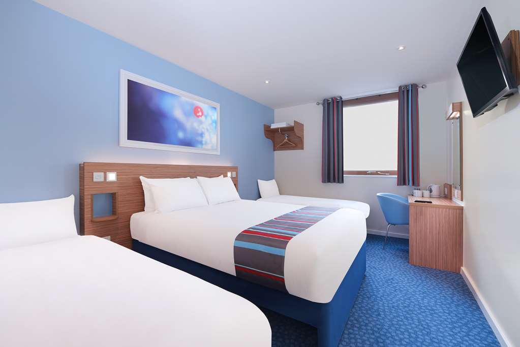 Travelodge Billingshurst Five Oaks Slinfold Room photo